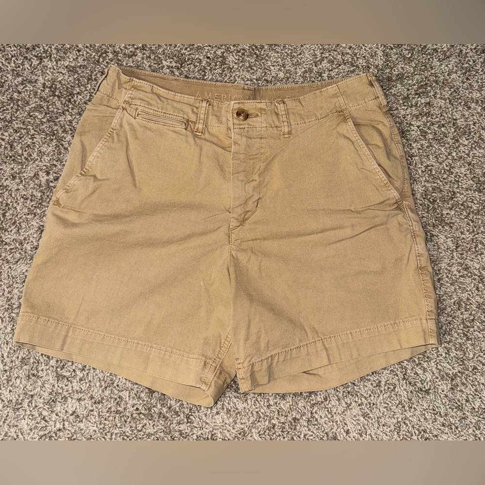 American Eagle men’s khaki shorts